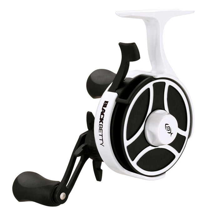 13 Fishing Black Betty FreeFall Ghost 2,5:1 RH isfiskerulle