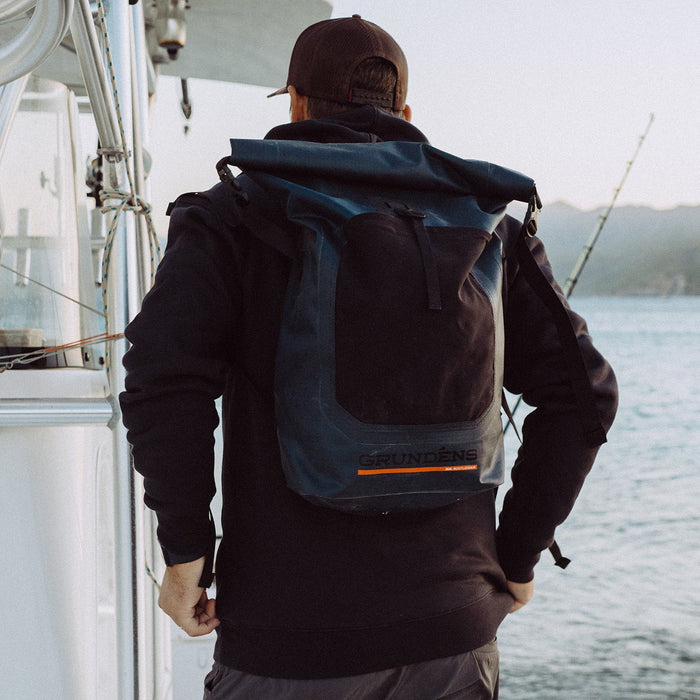 Grundéns Bootlegger Roll Top Backpack 30L Anchor/ Svart