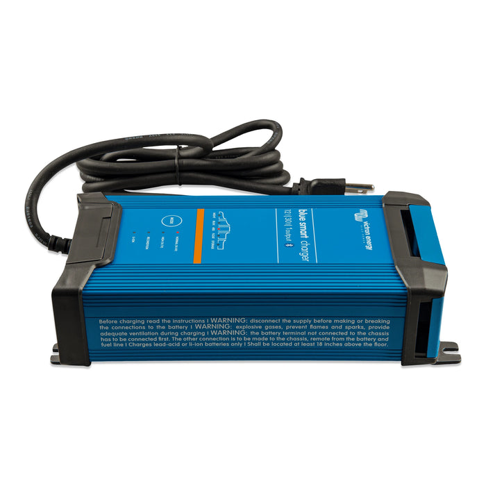 Victron Energy Blue Smart IP22 laddare 24/8, sedd framifrån