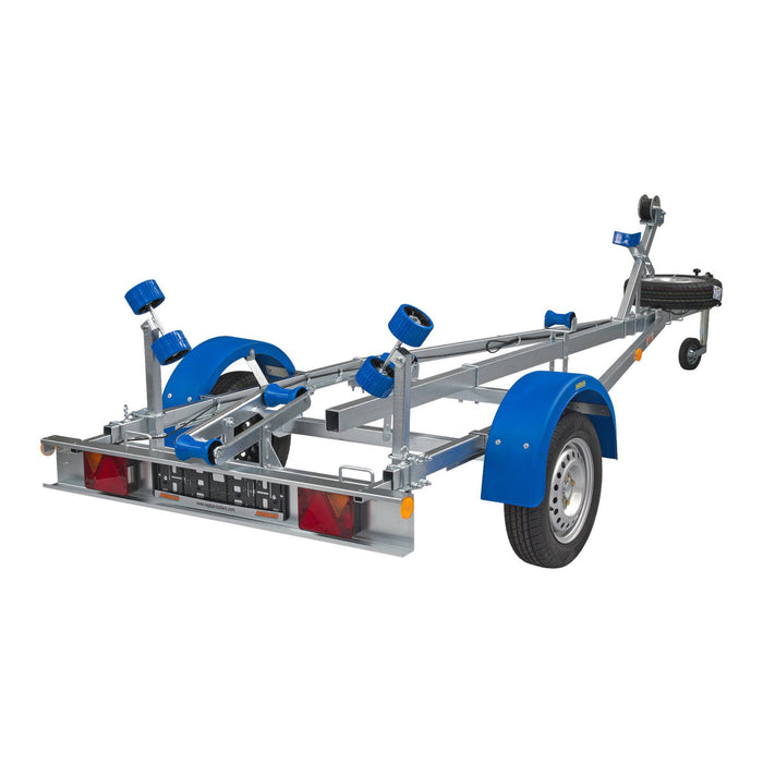 Neptun Navy 750 båttrailer snett bakifrån med bakljus och blå stänkskärmar