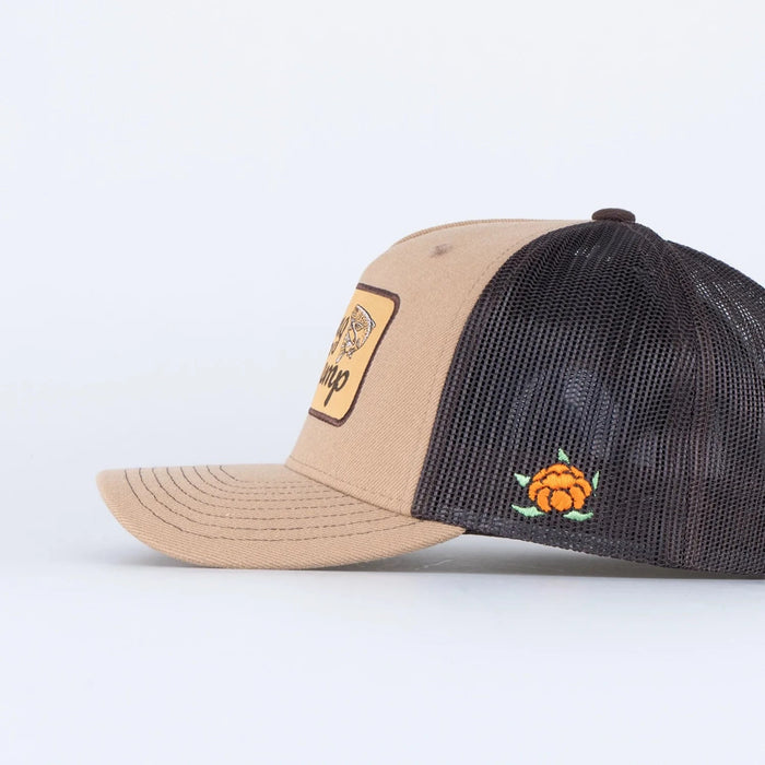 SQRTN Fishing Camp Trucker Keps Hooked Caramel - kayakstore.se