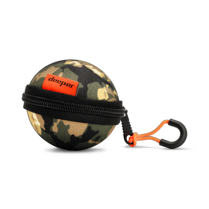 Deeper CHIRP+ 4 skyddsfodral med kamouflagemönster och orange karbinhake