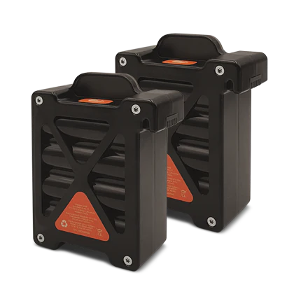 Deeper Rechargeable LI-ION Battery Set med två svarta batterier med orange etikett